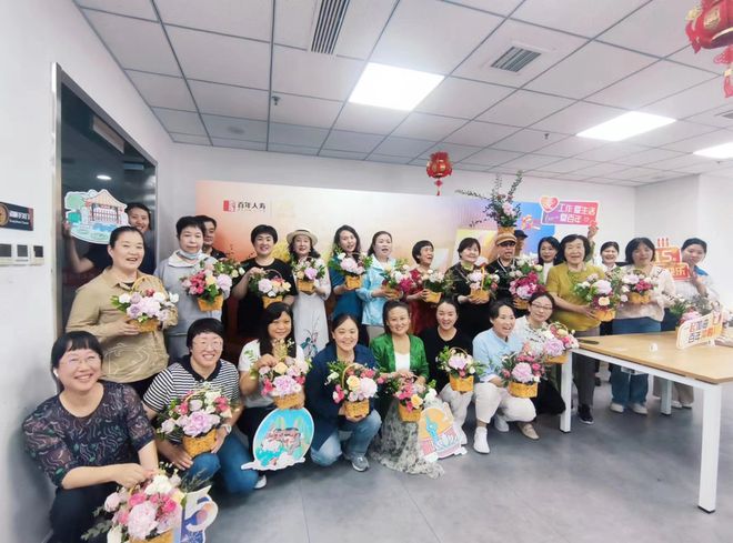 健康生活鲜花相伴百年人寿山东分公司开展2024年客户节花艺沙龙体验活动(图2)