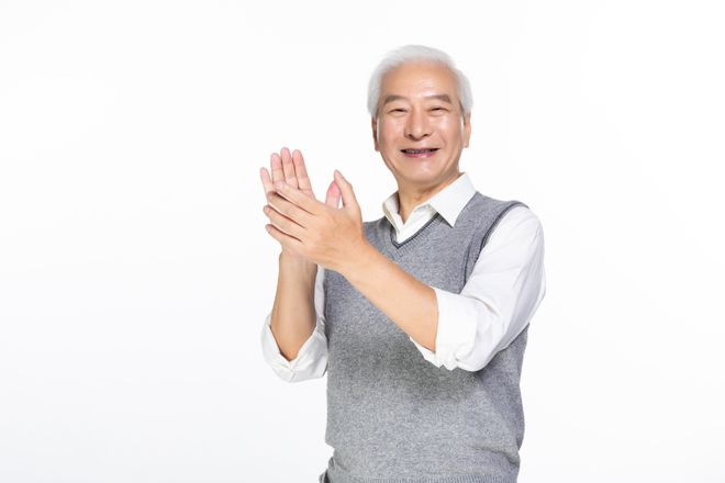 九游体育：拍打身体这几个部位可以疏通经络、强身健体(图1)