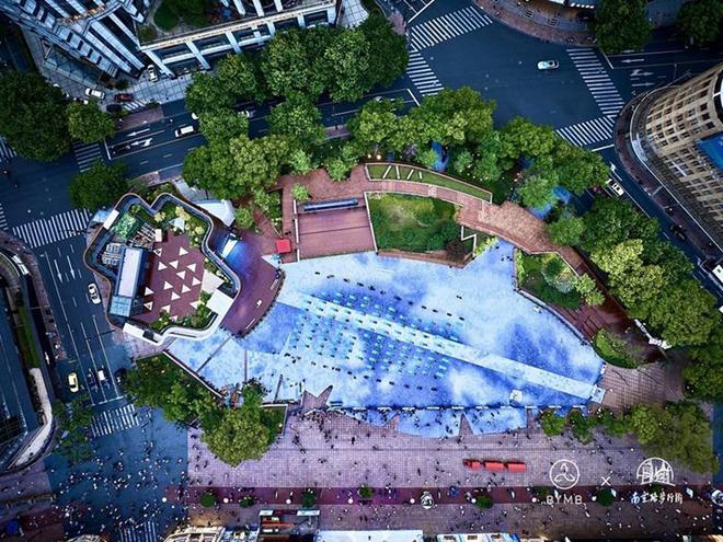 九游体育：上海瑜伽生活节在南京路启动(图1)