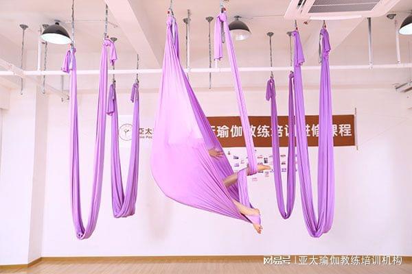 九游体育：瑜伽教练怎么样呢？薪资高吗？(图1)