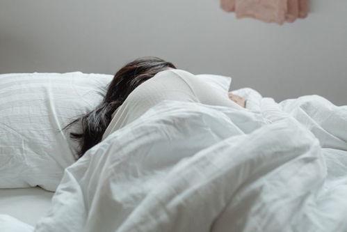 为什么在月经期有的女性一洗澡后月经就没有了？还能洗澡吗？(图2)