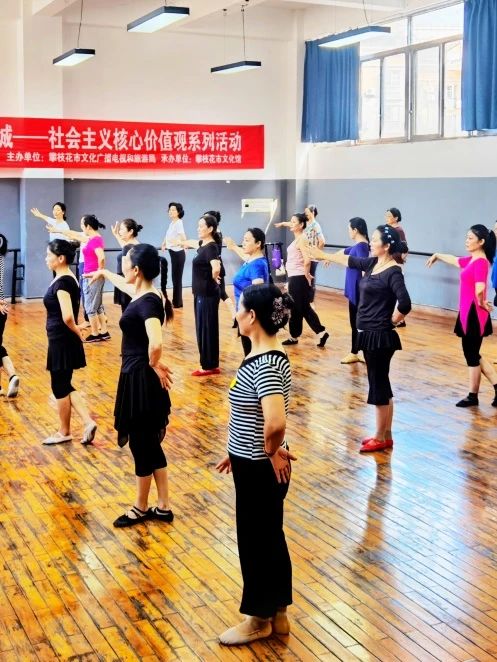 九游体育：【市民艺校】公益培训班第九期——瑜伽班开始报名了！(图1)