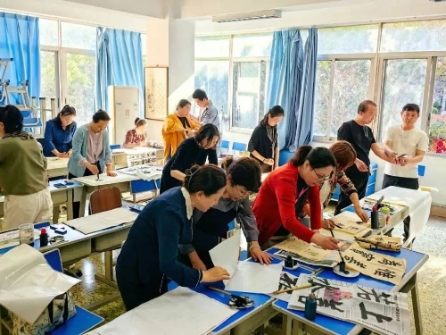 九游体育：【市民艺校】公益培训班第九期——瑜伽班开始报名了！(图2)