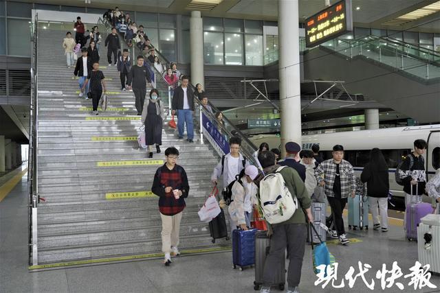 九游体育：返程高峰来啦！10月7日铁路南京站预计发送旅客34万人次(图3)