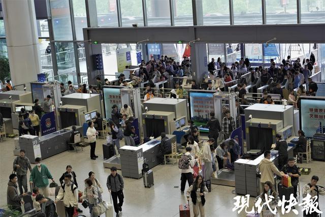 九游体育：返程高峰来啦！10月7日铁路南京站预计发送旅客34万人次(图2)