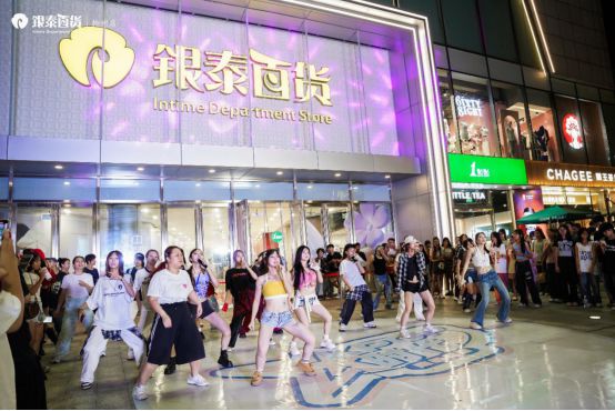 柳江边众人聚会竟然是为了这事(图6)