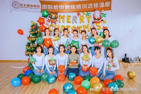 哪里有培训瑜伽教练的地方？瑜伽教练培训费用？(图2)
