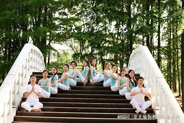 九游体育：瑜伽教练培训学费一般多少钱(图3)