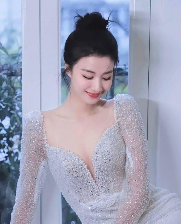 王楚然维密写真引热议实力与美貌并存(图1)