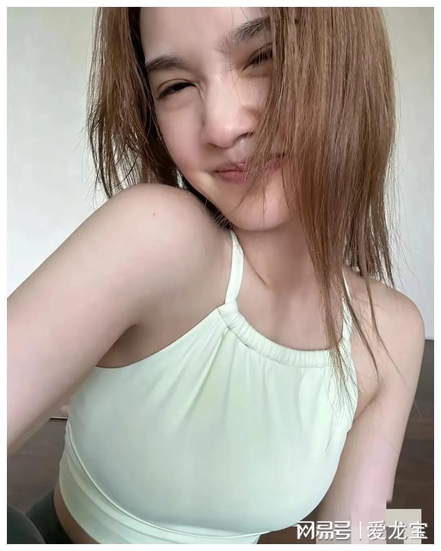九游体育：杨丞琳晒瑜伽美照展现健身之美(图1)