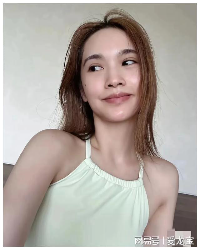 九游体育：杨丞琳晒瑜伽美照展现健身之美(图2)