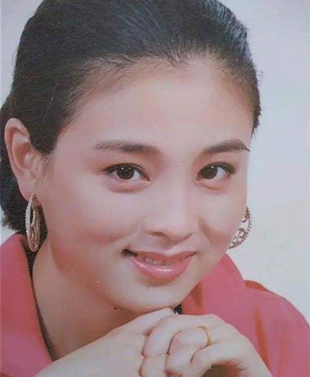 刚生女儿就被离婚独自养娃25年的演员赵明明风光背后全是泪水(图4)