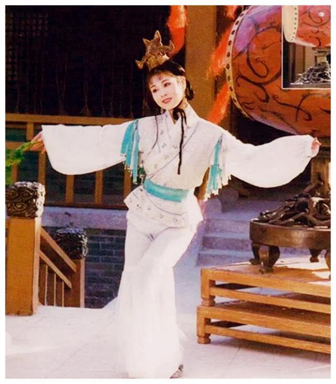 刚生女儿就被离婚独自养娃25年的演员赵明明风光背后全是泪水(图11)
