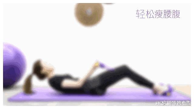 九游体育：张馨予健身照太辣！蛮腰手握比例注目让人怀疑是生完娃的状态吗(图5)