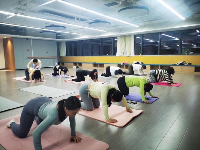 解锁多彩“夜”生活潍坊市民艺术夜校奎文分校揭牌开班(图3)