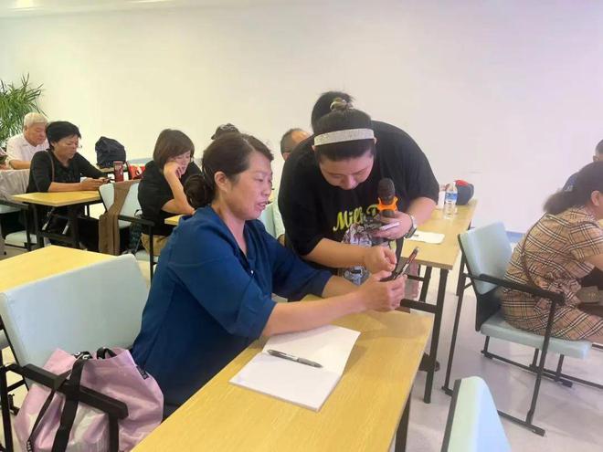 首次开班！上海华亭老年大学课程受欢迎(图2)