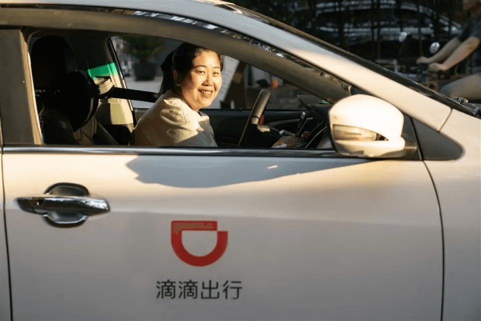 一夜翻车！年轻女人的“避风港”只剩表面风光(图16)