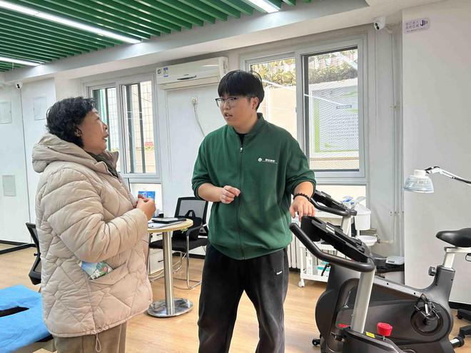 九游体育：辛家庄社区举办“饺香情浓冬至送暖”新时代文明实践活动(图2)