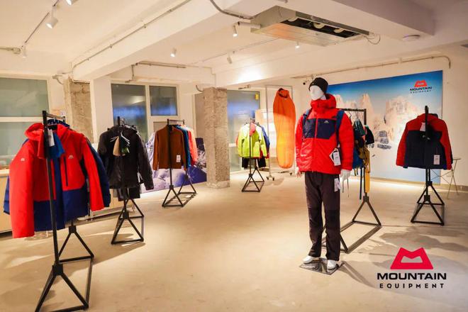 九游体育：两名中国攀登者登顶日乌且峰；游客大牯牛山纵火取暖犀牛说(图12)