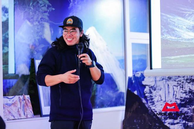 九游体育：两名中国攀登者登顶日乌且峰；游客大牯牛山纵火取暖犀牛说(图14)