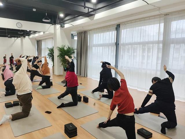 “瑜”悦身心健康“伽”倍！“娘家人”为职工减压充电(图1)