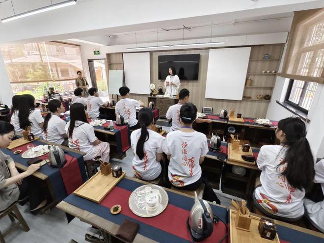 九游体育网站：“金”夜六点半喊你动起来啦！技能提升还是瘦身塑形任你挑选！(图5)