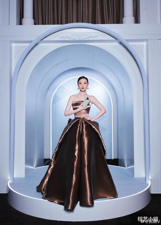 身材嘎嘎滴！倪妮晒健身小成果肱二头肌吸睛(图2)