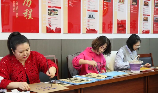 九游体育：科右中旗在全盟率先打造“女职工夜校”绽放巾帼风采(图2)