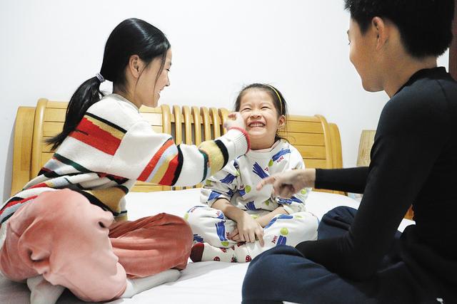 九游体育：纵览·9张｜瑜伽师与足球教练(图7)