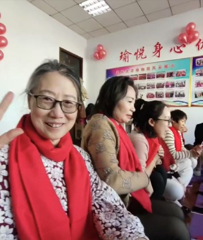 九游体育网站：瑜伽班年末联欢会(图3)