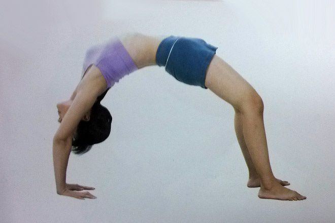 九游体育：居家健身瑜伽自然是首选看看这几组体式不要荒废训练!(图2)