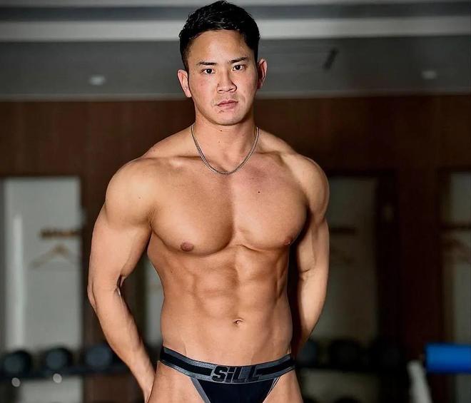 6个胸部训练动作加深胸中缝塑造立体饱满胸肌！(图2)