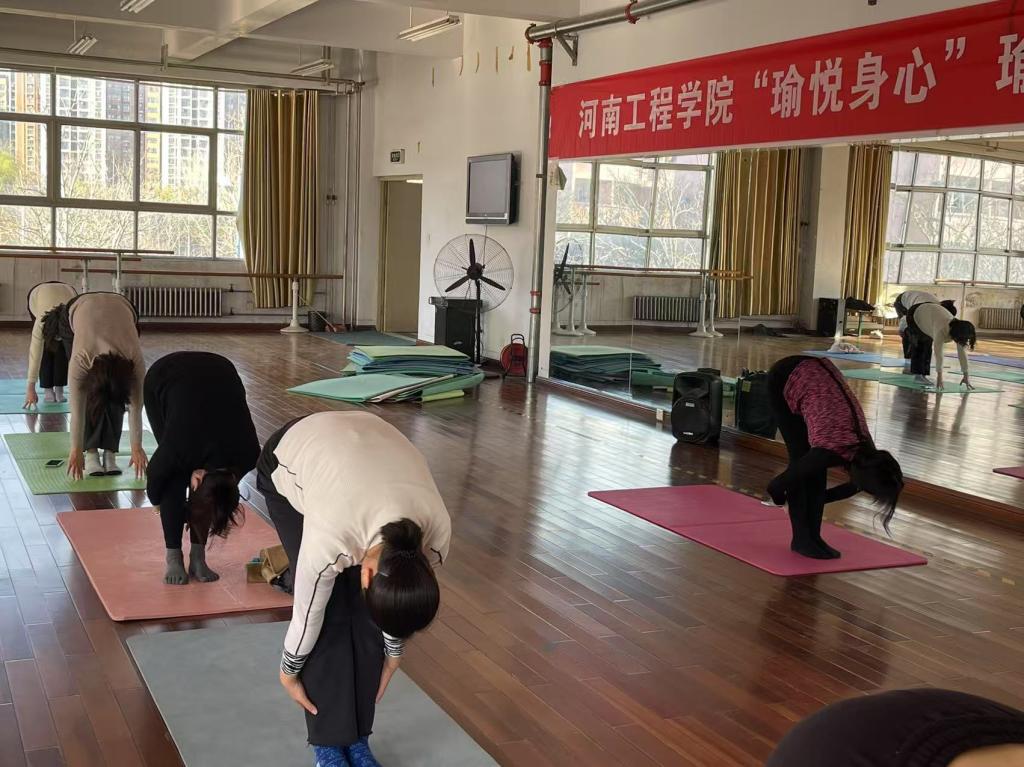 校工会开展“瑜悦身心”瑜伽公开课活动(图2)