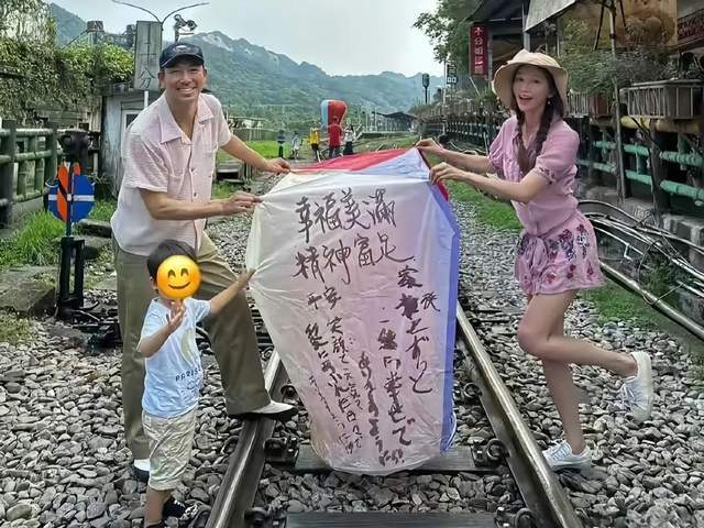 林志玲大方晒健身照穿粉色瑜伽服秀腰臀比50岁看着像25岁娇媚(图6)