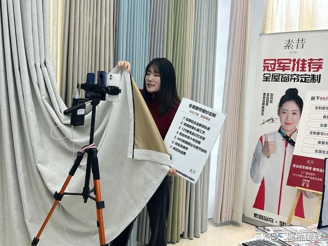 轻纺城服装市场直播电商基地企业复工正当时(图1)