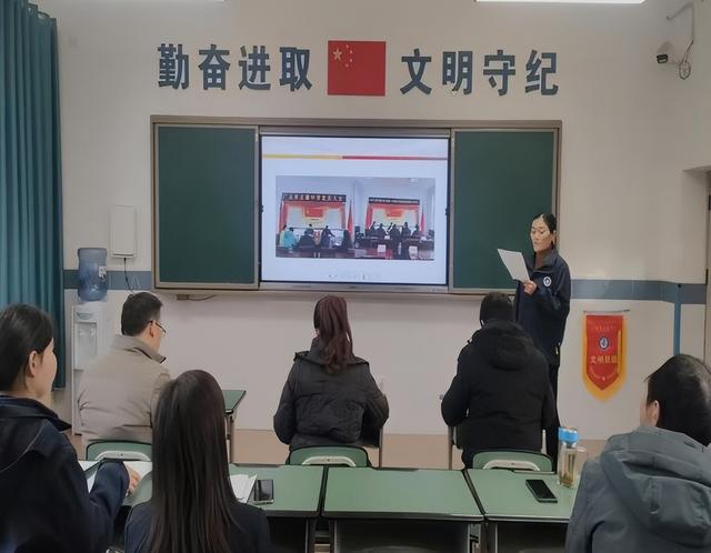 广元市正德中学举行2024年度青年教师述职报告活动(图3)