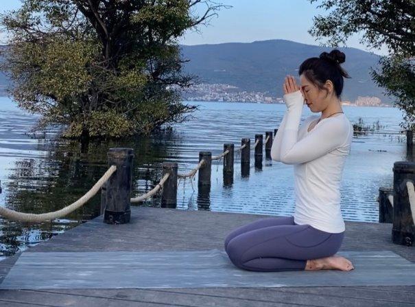 九游体育：简橙App为中老年女性开辟身心自由之路塑造坚韧与自信力量(图3)