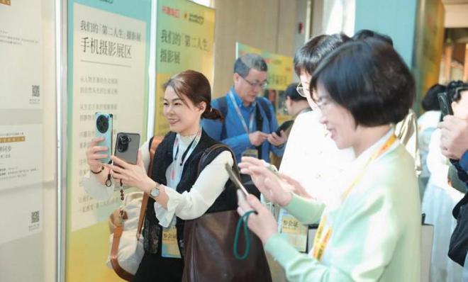 2025兴趣岛艺术节广州启幕点亮银龄“第二人生”(图2)