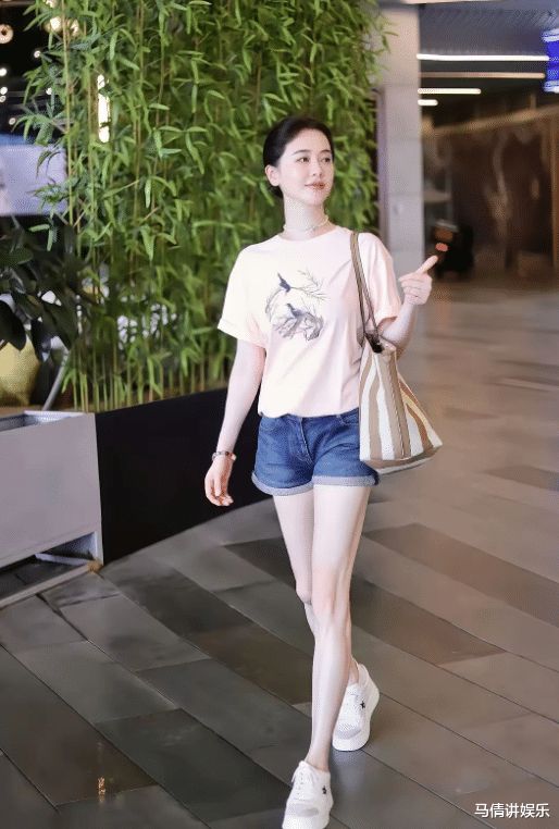 左小青穿瑜伽裤健身身材真是中年女星天花板没有一点赘肉(图3)