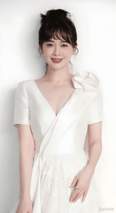 左小青穿瑜伽裤健身身材真是中年女星天花板没有一点赘肉(图4)