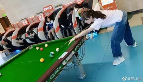 左小青穿瑜伽裤健身身材堪称中年女星天花板(图5)