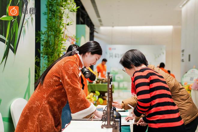 九游体育：第二届简橙“东方美学身心共舞”百人活动成功举办(图4)