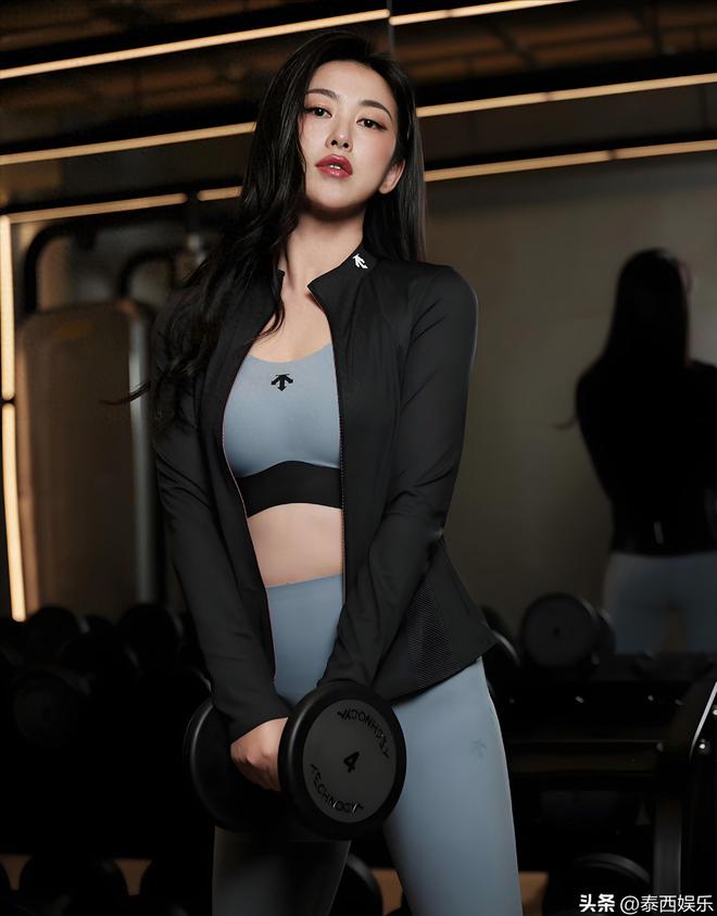 朱珠瑜伽服秀黄金腰臀比网友：夺命的腰夺魂的臀(图1)