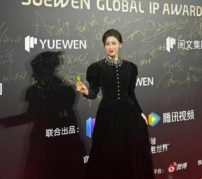 朱珠瑜伽服秀黄金腰臀比网友：夺命的腰夺魂的臀(图8)