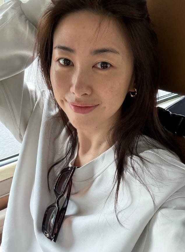 朱珠瑜伽服秀黄金腰臀比网友：夺命的腰夺魂的臀(图15)