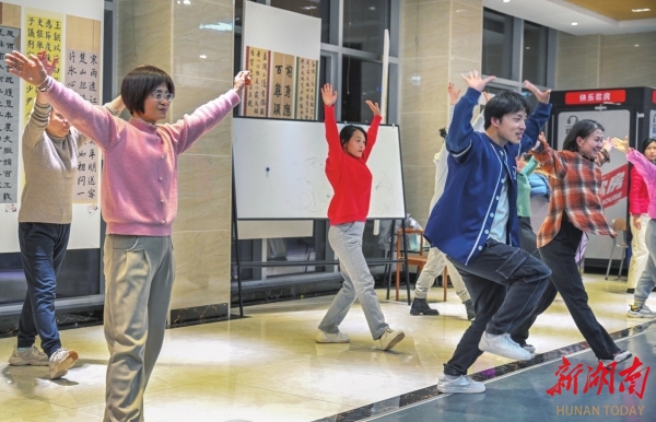 不止夜宵和夜店还有其他“夜生活”——长沙年轻人热衷上夜校(图1)