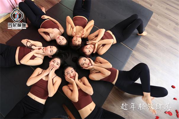 如何选择适合自己的瑜伽教练培训学校？(图2)