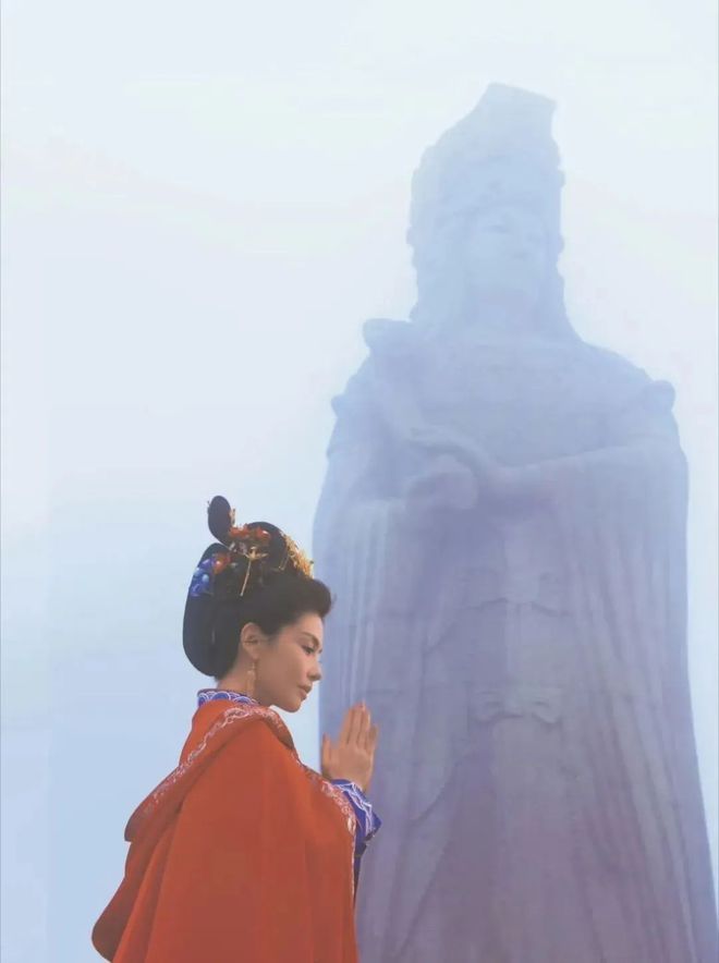 46岁刘涛“神女造型”惊为天人新身份曝光震惊全网：终于等到这一天了(图1)