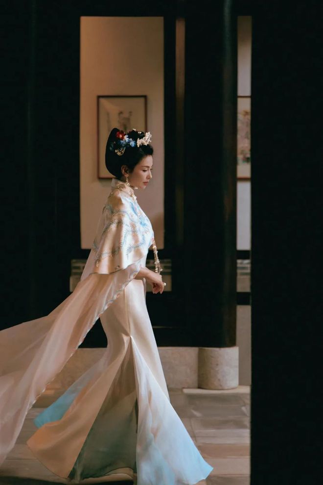 46岁刘涛“神女造型”惊为天人新身份曝光震惊全网：终于等到这一天了(图5)