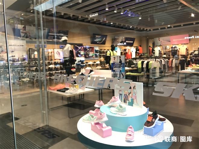 九游体育：斯凯奇宣布“卖身”退市只有中年人才能拯救它？(图1)